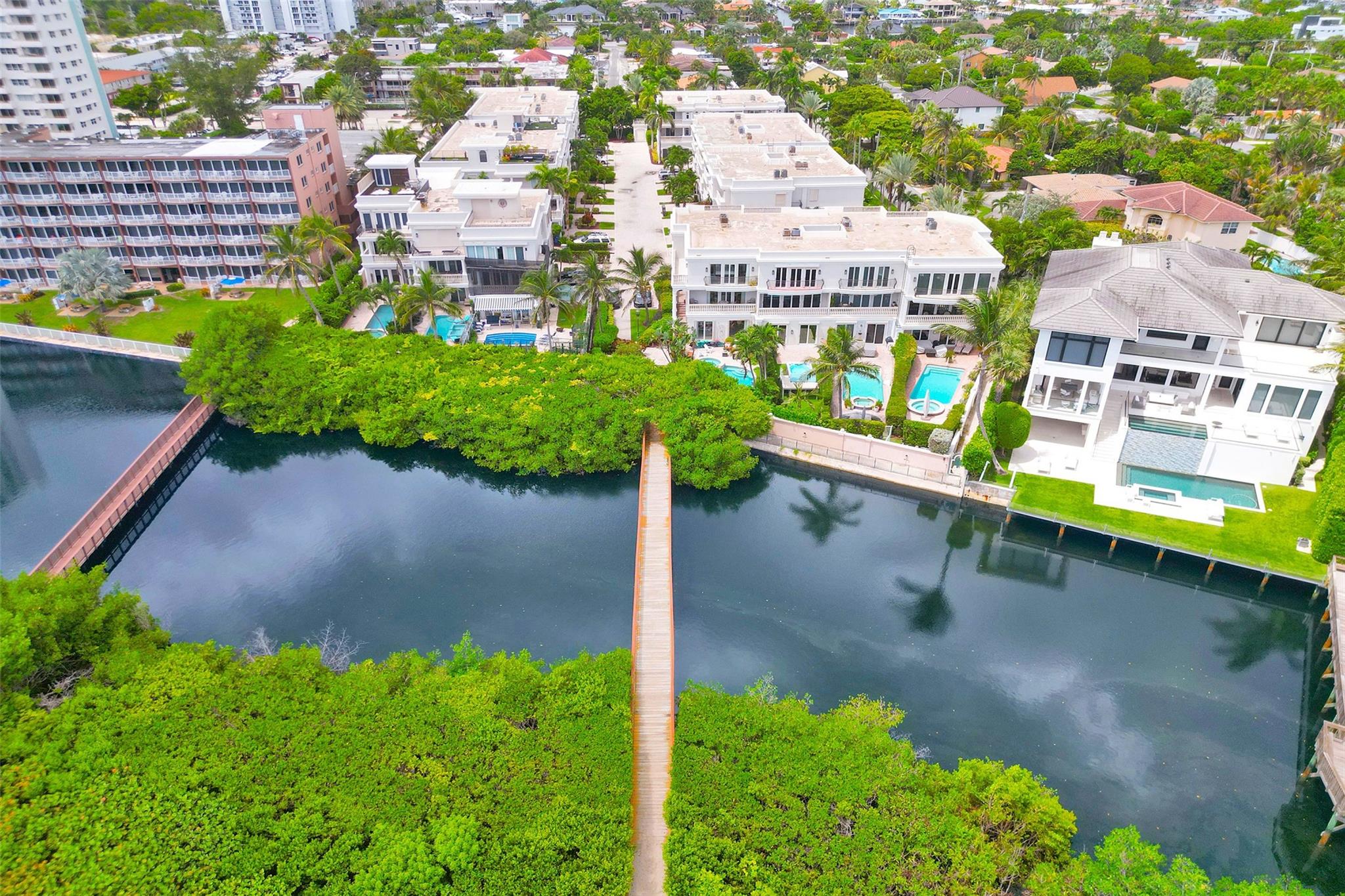 1774 Bay Dr 18