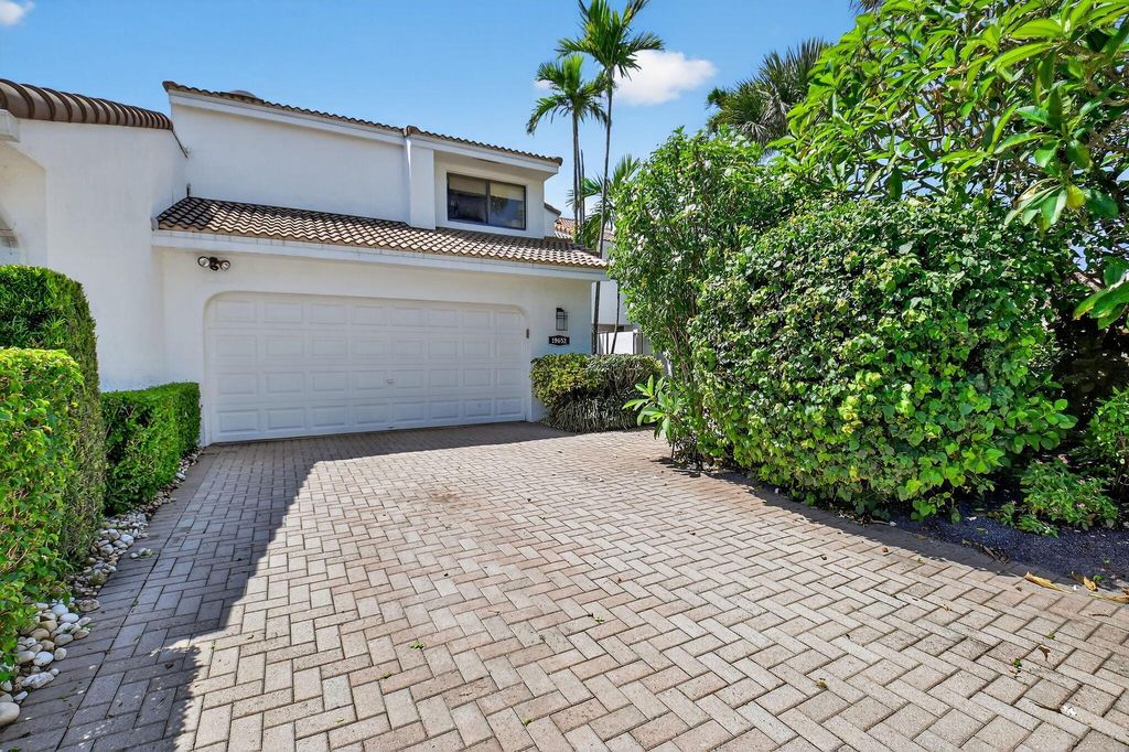 Photo of 19652 Bay Cove Drive, Boca Raton, FL 33434 (MLS # R11108004)