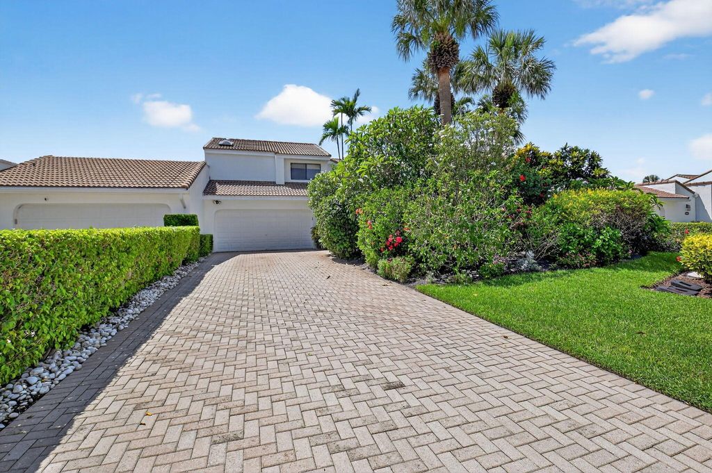 Photo of 19652 Bay Cove Drive, Boca Raton, FL 33434 (MLS # R11108004)