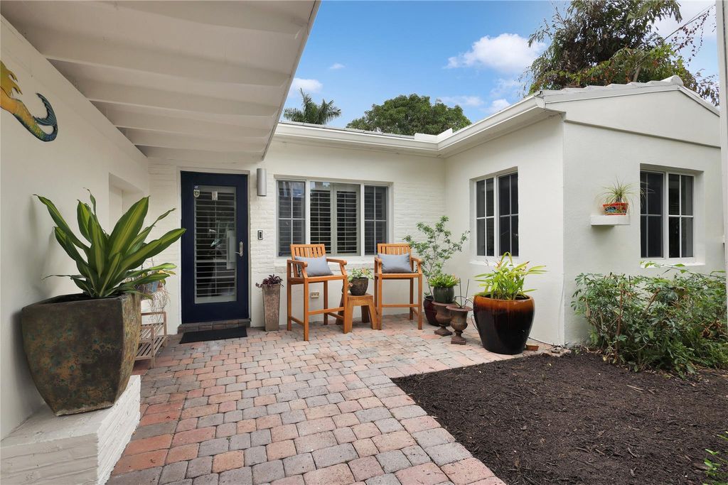 Photo of 720 NE 17th Te Ter, Fort Lauderdale, FL 33304 (MLS # F10539005)