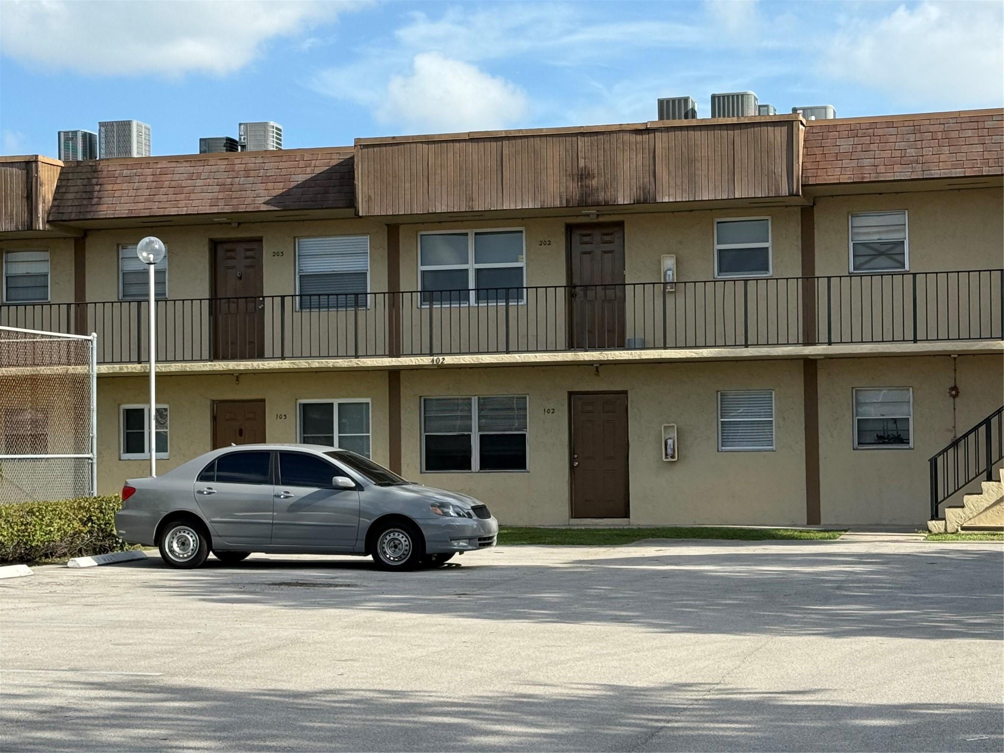 GREAT LOCATION, WALKING DISTANCE TO MAJOR SHOPPING PLAZA. 2 BEDROOMS, 1 BATH CONDO, 2ND FLOOR. UPGRADED! TILE THROUGHOUT, NEWER REFRIGERATOR, FLAT STOVE AND MICROWAVE. LIGHT AND BRIGHT! LAUNDRY FACILITY, COMMUNITY POOL, TENNIS COURT. RENT INCLUDES: WATER, SEWER AND GARBAGE. ALL AGES! PER ASSOCIATION 3 PERSONS OCCUPYING A 2 BEDROOM APARTMENT INCLUDING CHILDREN. QUIET COMMUNITY IN THE MIDDLE OF EVERYTHING. WON'T LAST, THANK YOU FOR SHOWING!
TWO MONTHS TO MOVE-IN, FIRST MONTH AND SECURITY DEPOSIT!