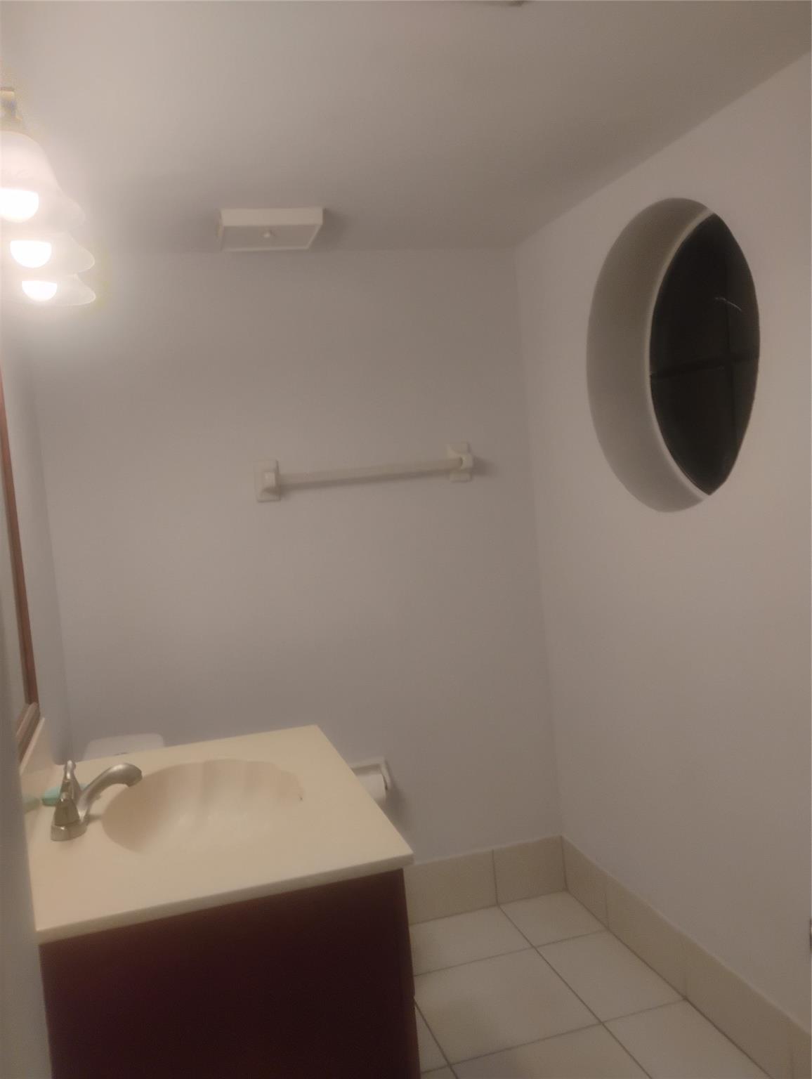 Yorkville 115-18 B - Residential Lease