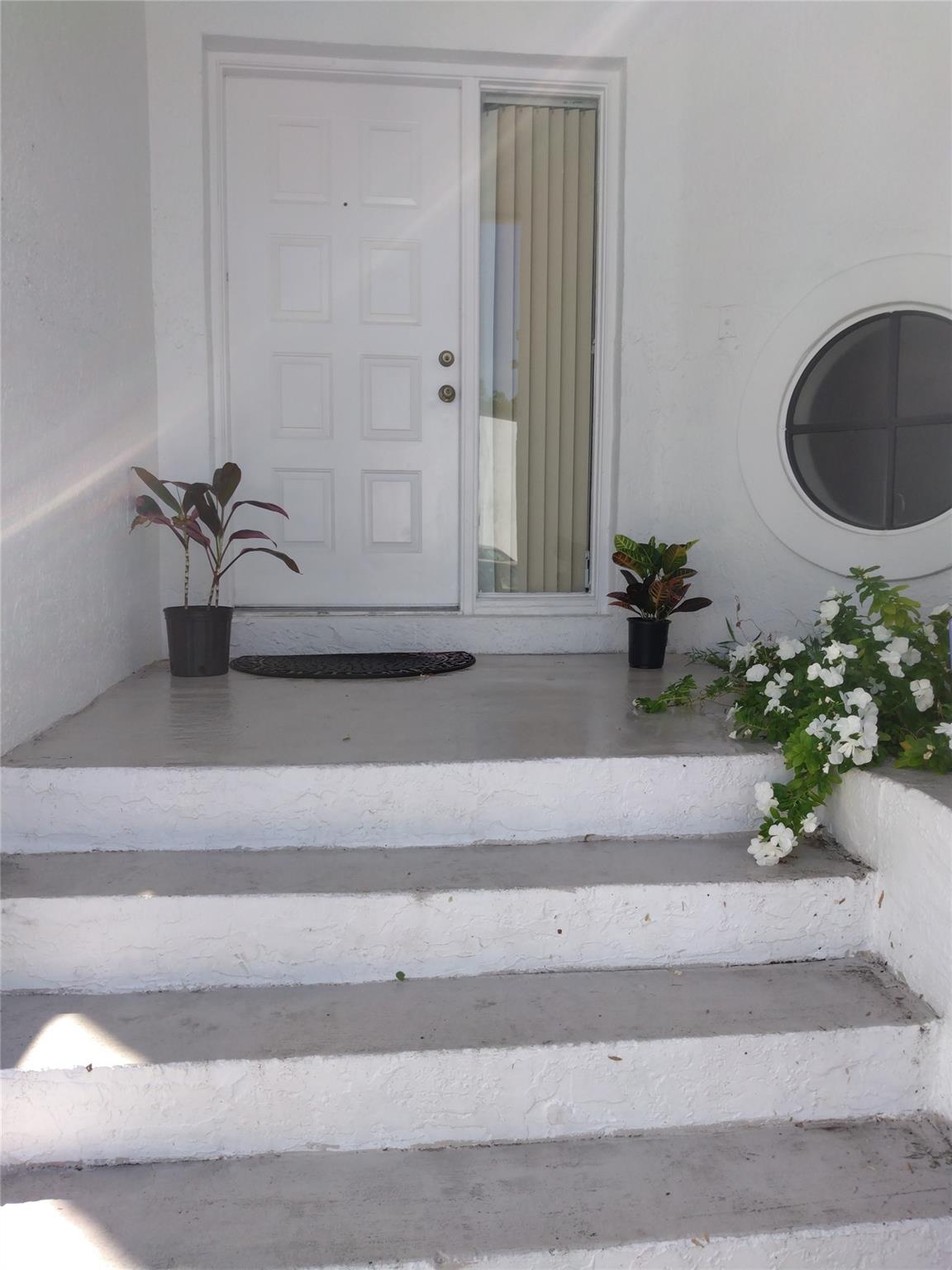 Yorkville 115-18 B - Residential Lease