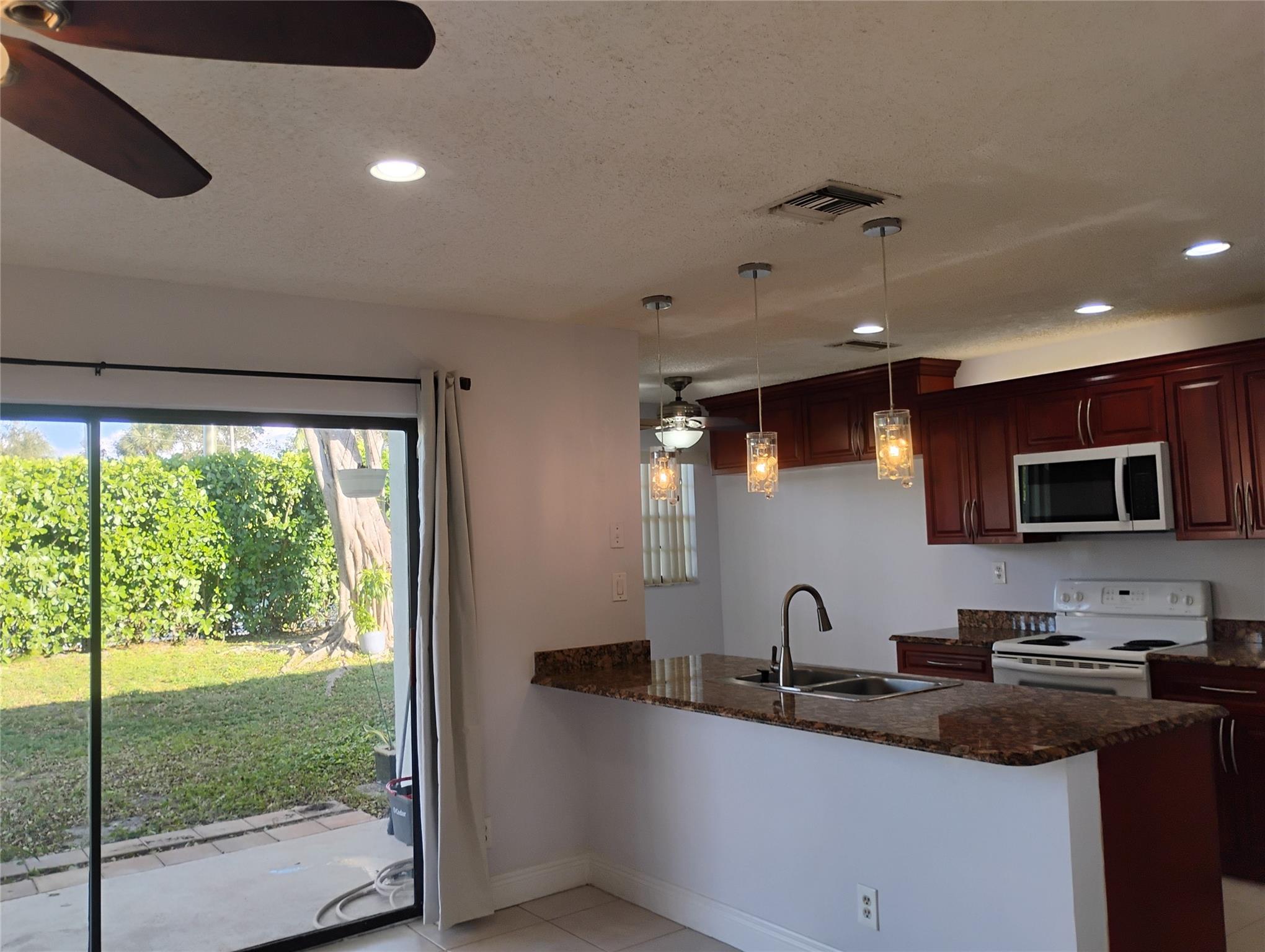 Yorkville 115-18 B - Residential Lease