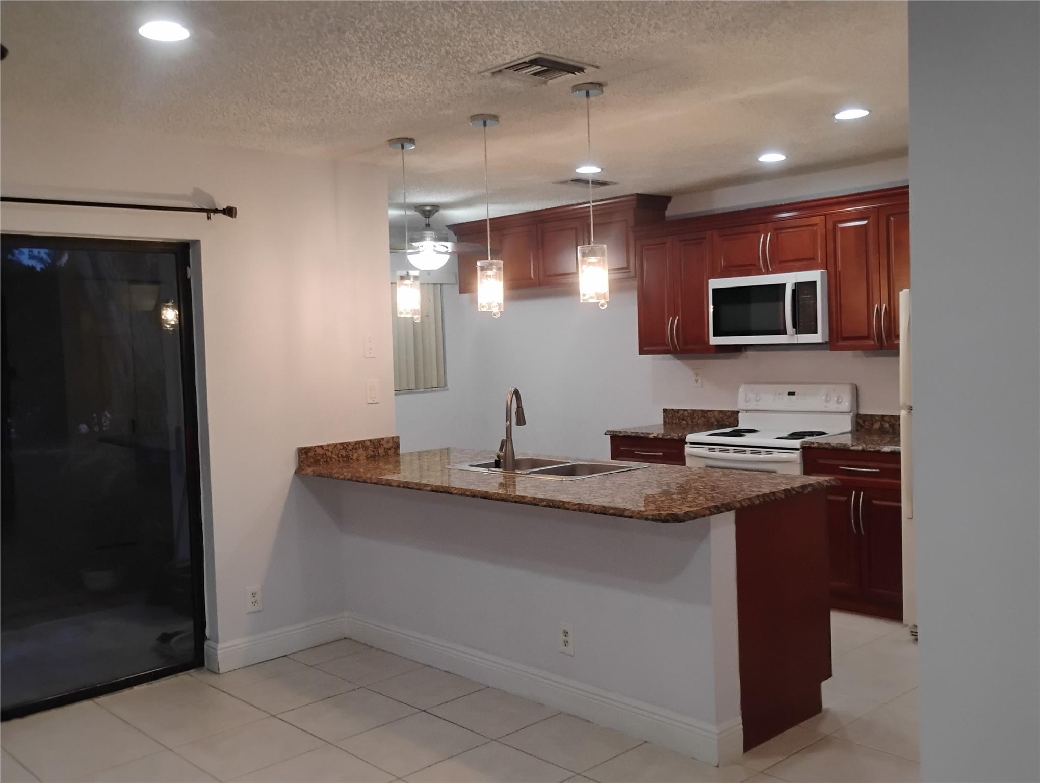 Yorkville 115-18 B - Residential Lease