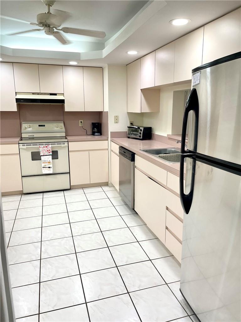 1149 Hillsboro Mile 304