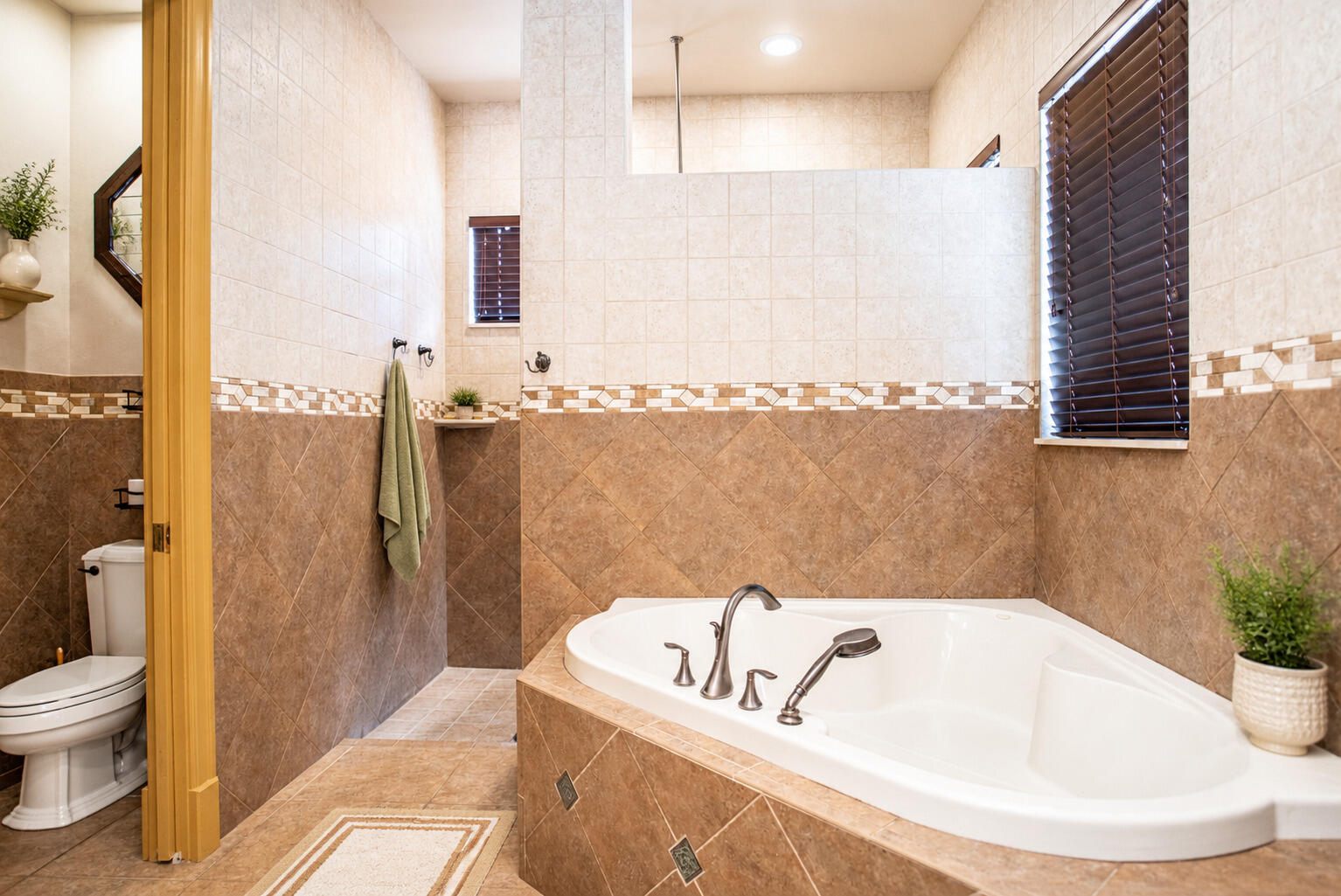 MONTE CARLO COUNTRY CLUB UNIT 2 - Residential