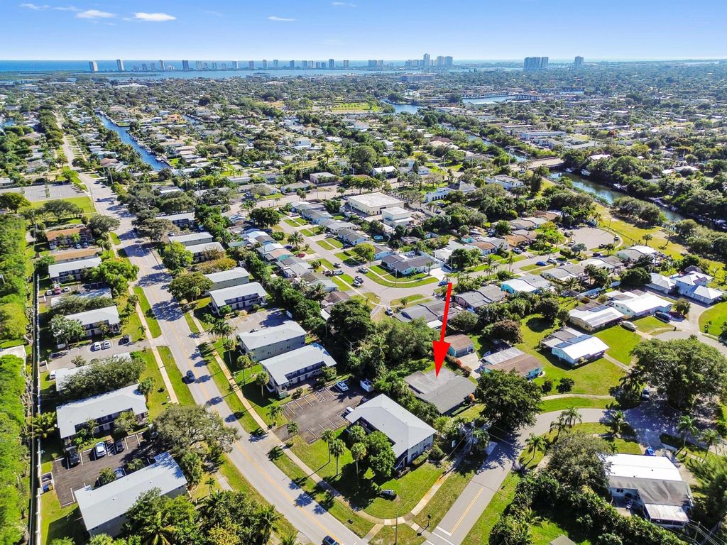 Photo of 603 Laurel Road, North Palm Beach, FL 33408 (MLS # R11153062)