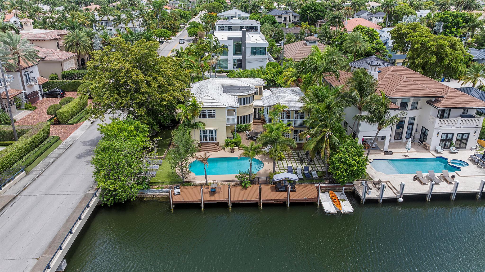 2300 Castilla Isle
