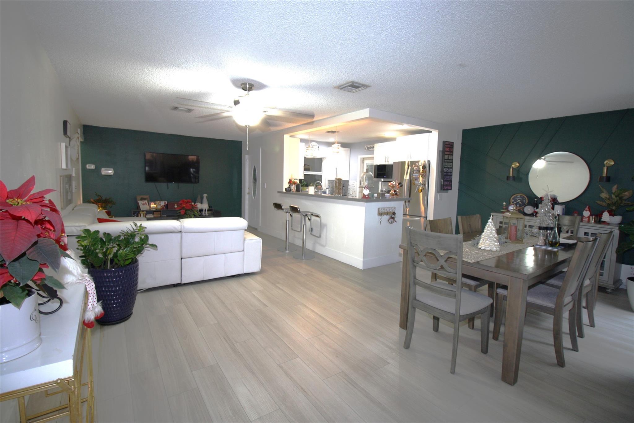 View Hialeah, FL 33015 townhome
