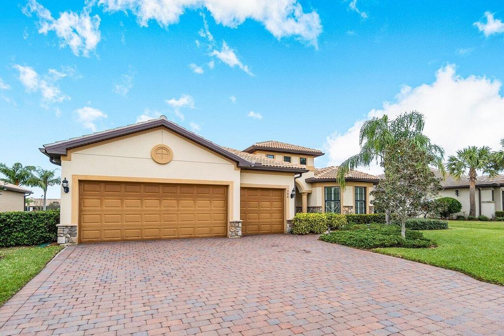 Photo of 306 SE Huntington Circle, Port Saint Lucie, FL 34984 (MLS # R10861559)