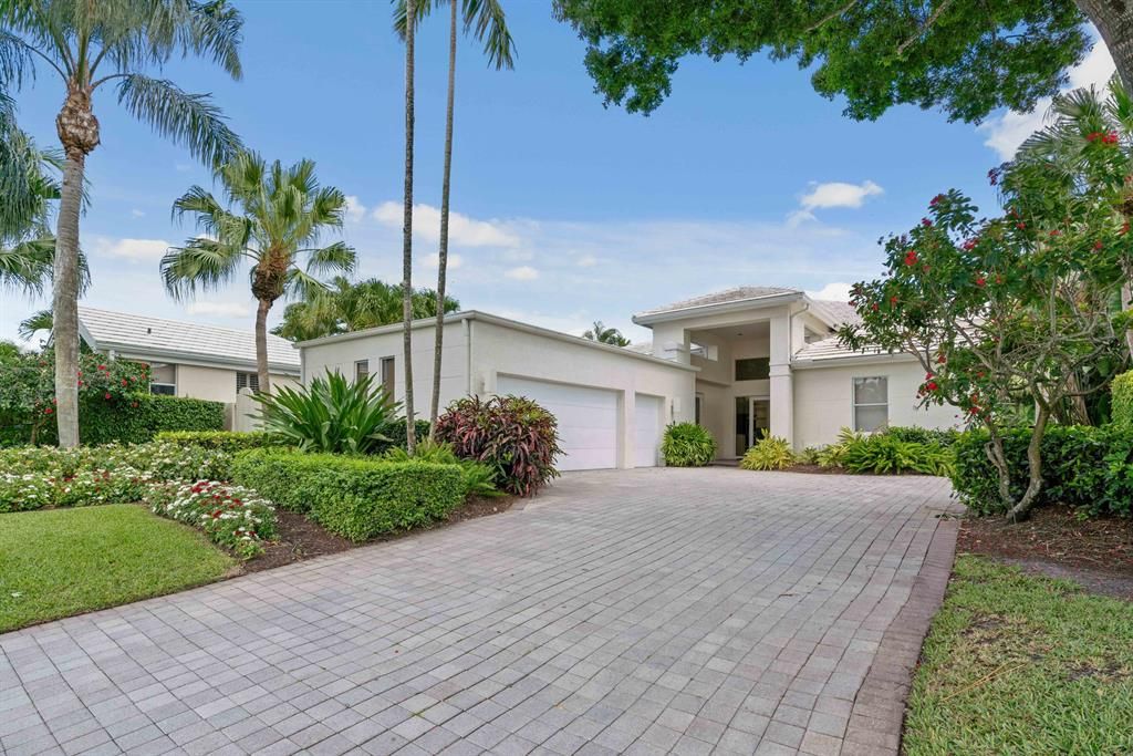 Photo of 1107 Crystal Drive Drive, Palm Beach Gardens, FL 33418 (MLS # R10711304)