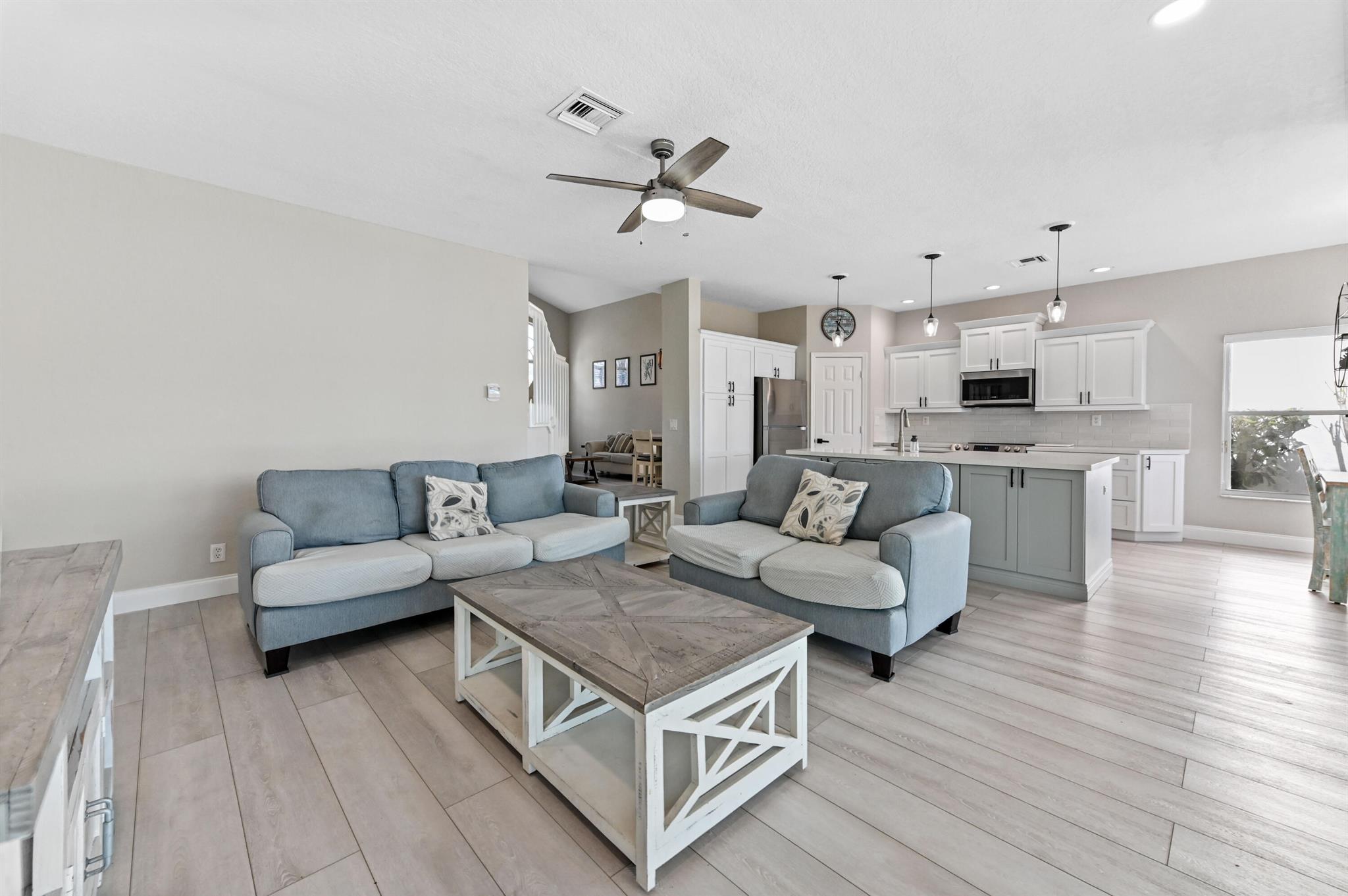 LAKE CHARLESTON - Residential