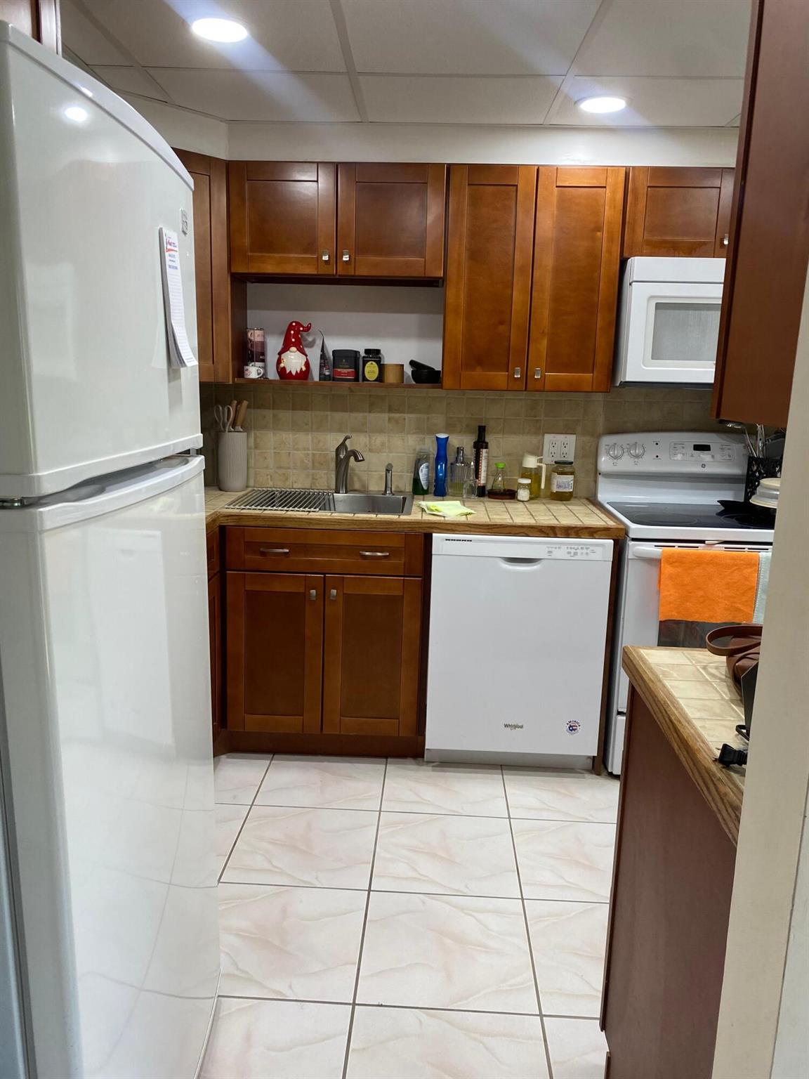 1055 Country Club Drive #106, Margate, FL, 33063/$120,000 3 1055 Country Club Drive #106