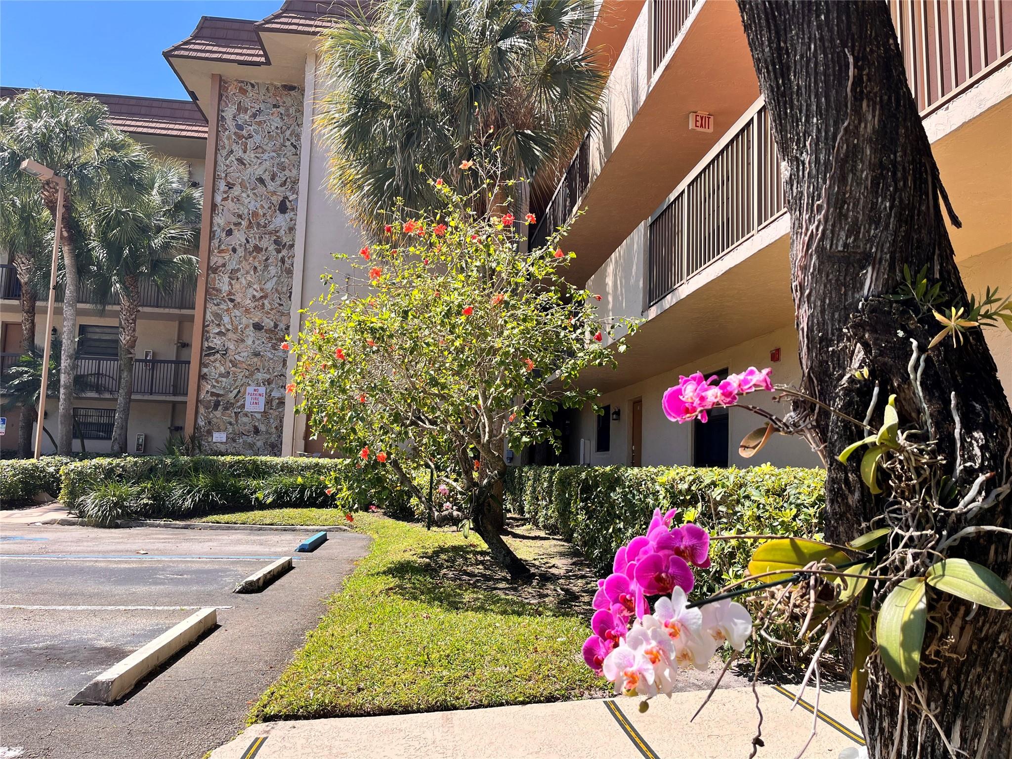 4940 E Sabal Palm Blvd 414