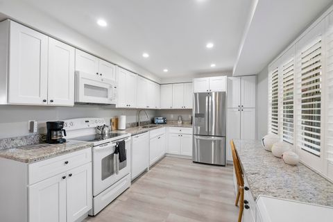 Tiny photo for 804 Cypress Grove Lane #408, Pompano Beach, FL 33069 (MLS # B26054135)