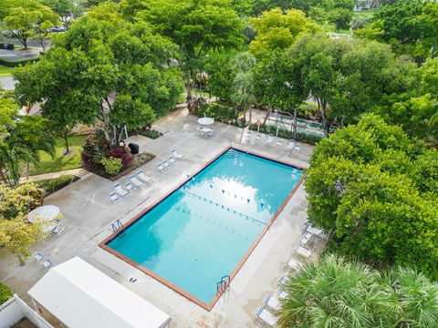 Tiny photo for 804 Cypress Grove Lane #408, Pompano Beach, FL 33069 (MLS # B26054135)