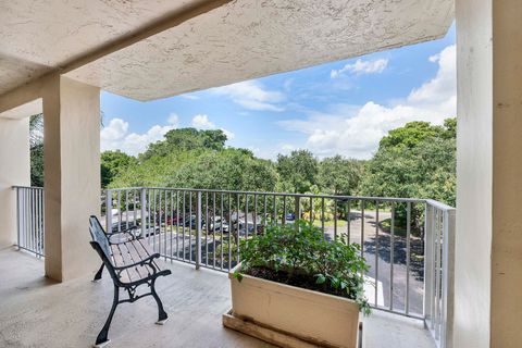 Tiny photo for 804 Cypress Grove Lane #408, Pompano Beach, FL 33069 (MLS # B26054135)