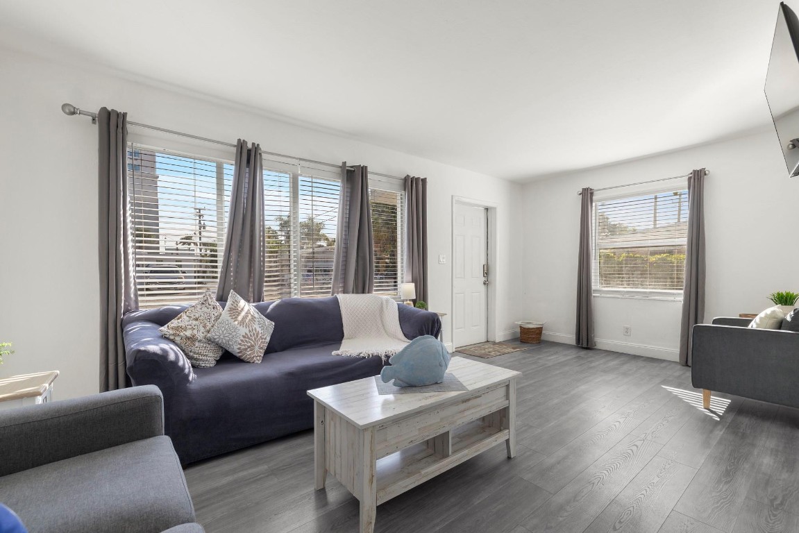 LAUDERDALE - Residential Income