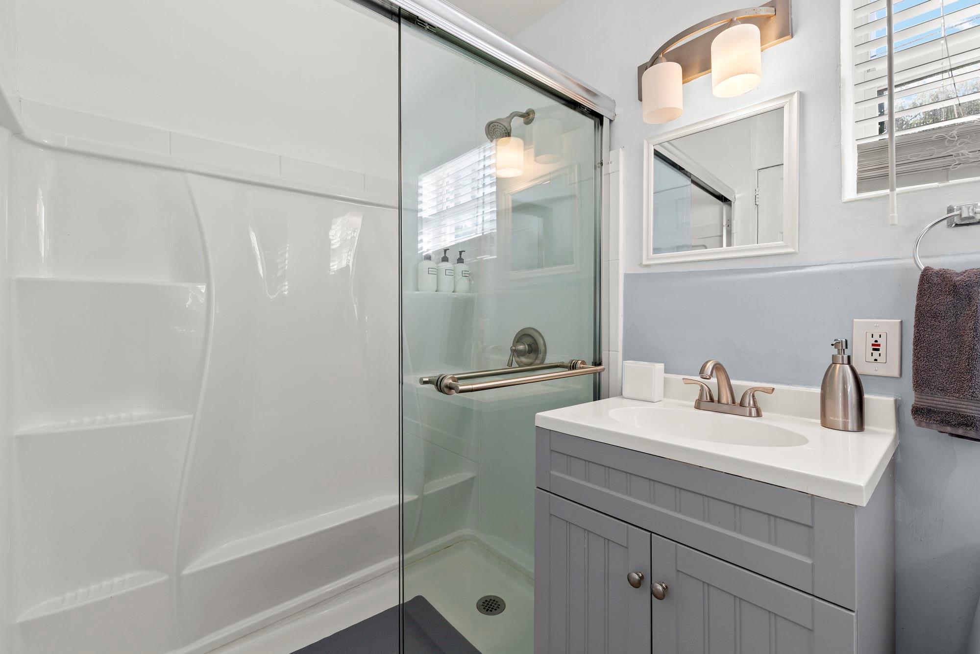 LAUDERDALE - Residential Income