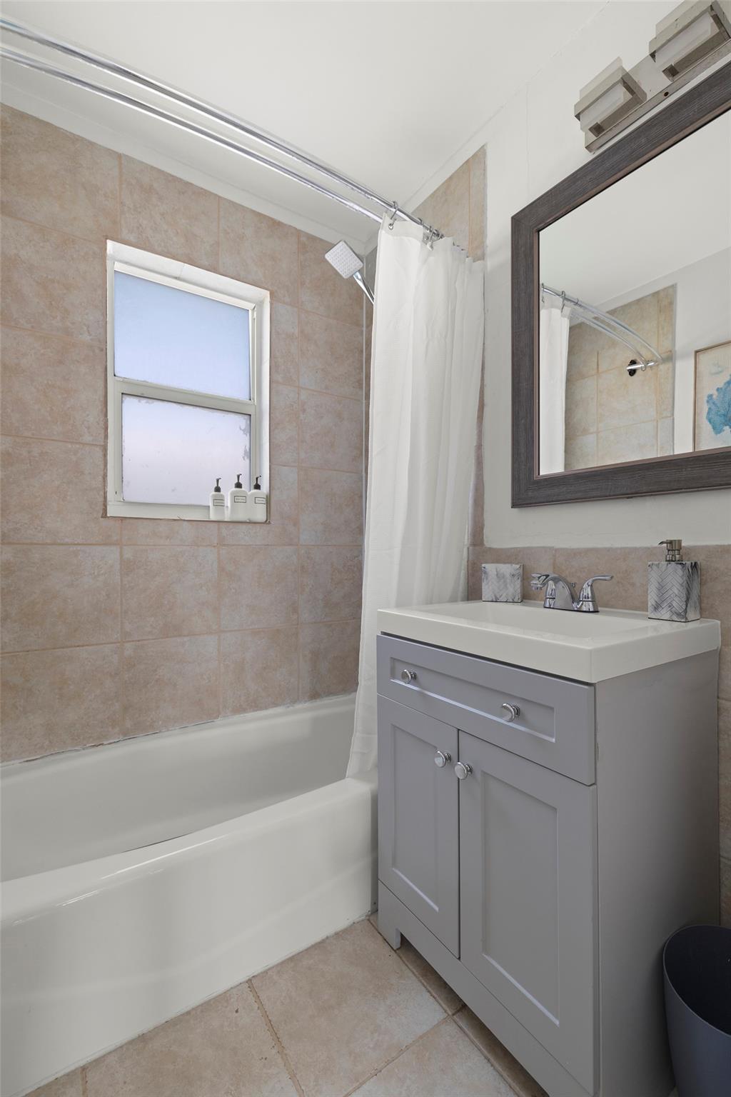 LAUDERDALE - Residential Income