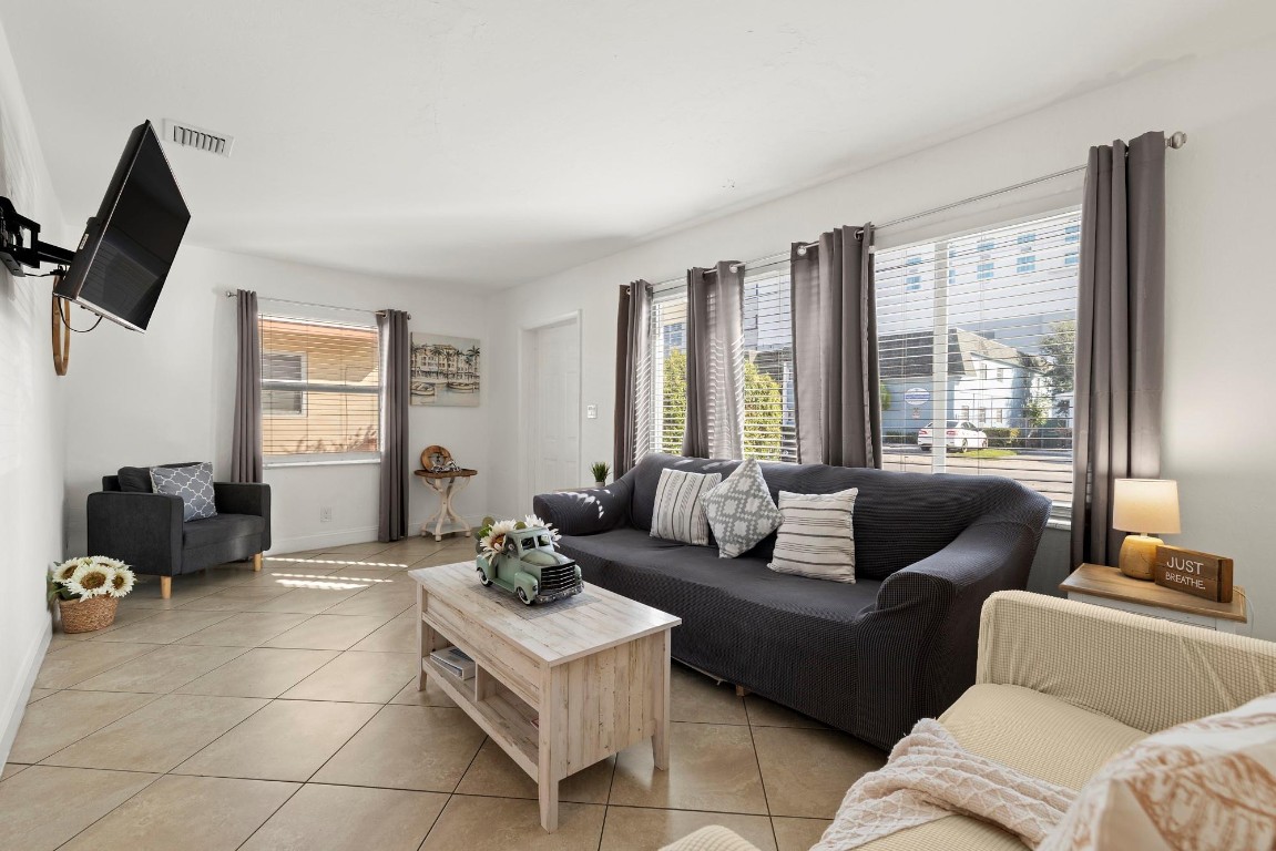 LAUDERDALE - Residential Income