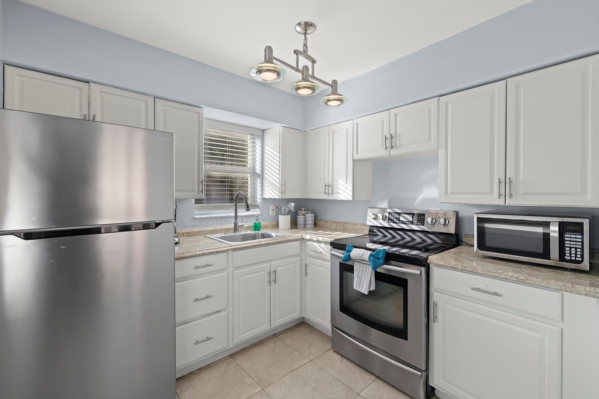 LAUDERDALE - Residential Income