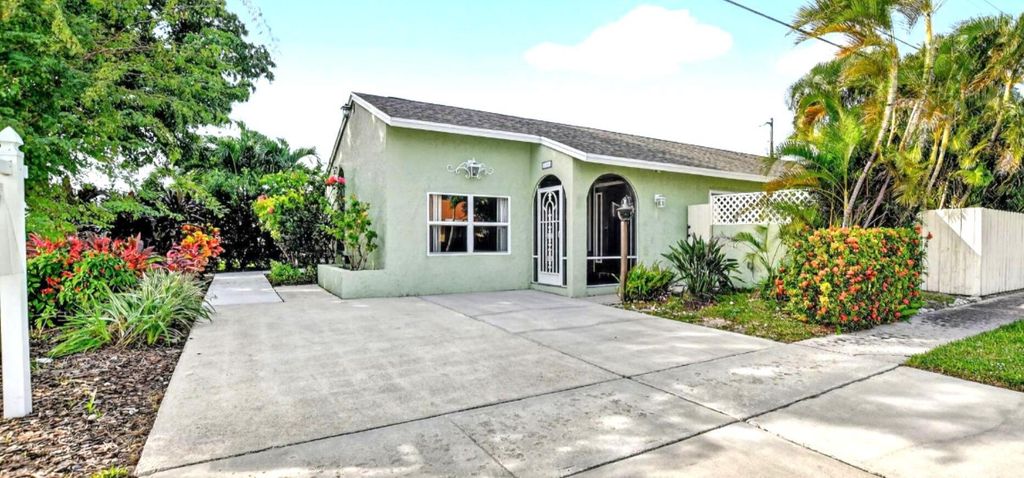 Photo of 501 NW 54th Street, Boca Raton, FL 33487 (MLS # F10542408)