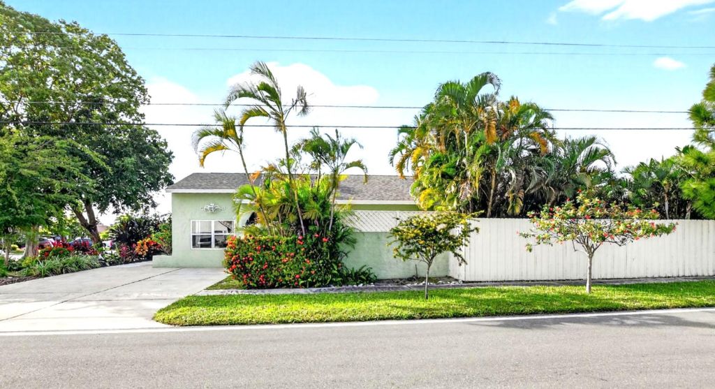 Photo of 501 NW 54th Street, Boca Raton, FL 33487 (MLS # F10542408)