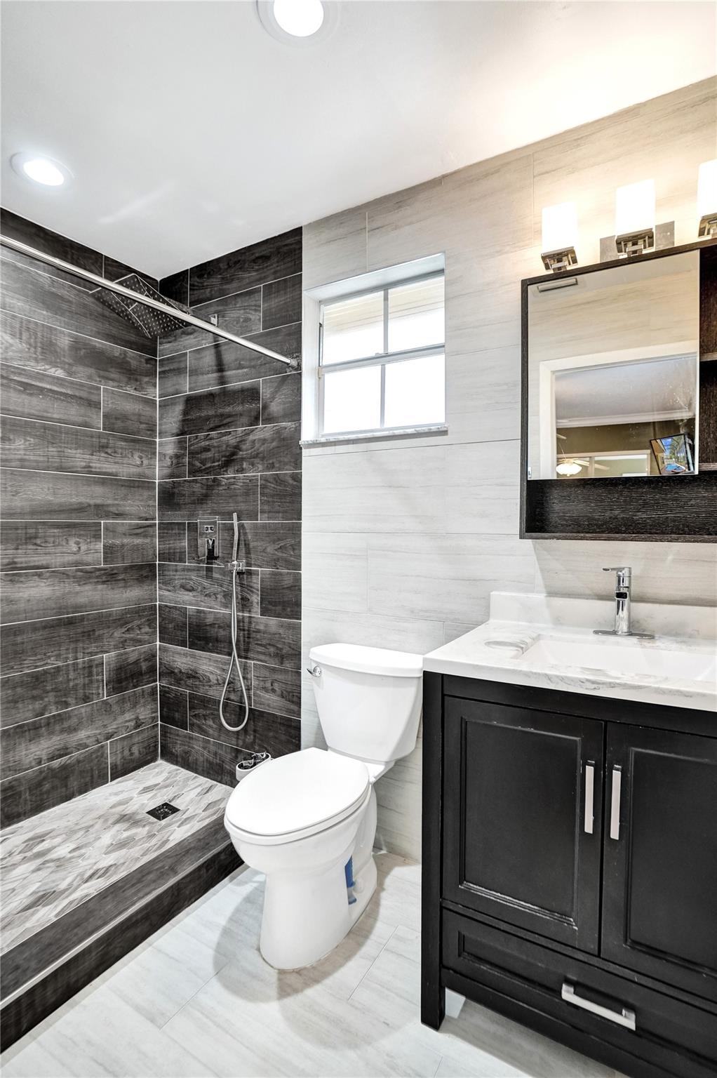 Embassy Lakes Ph II 141-4 - Residential