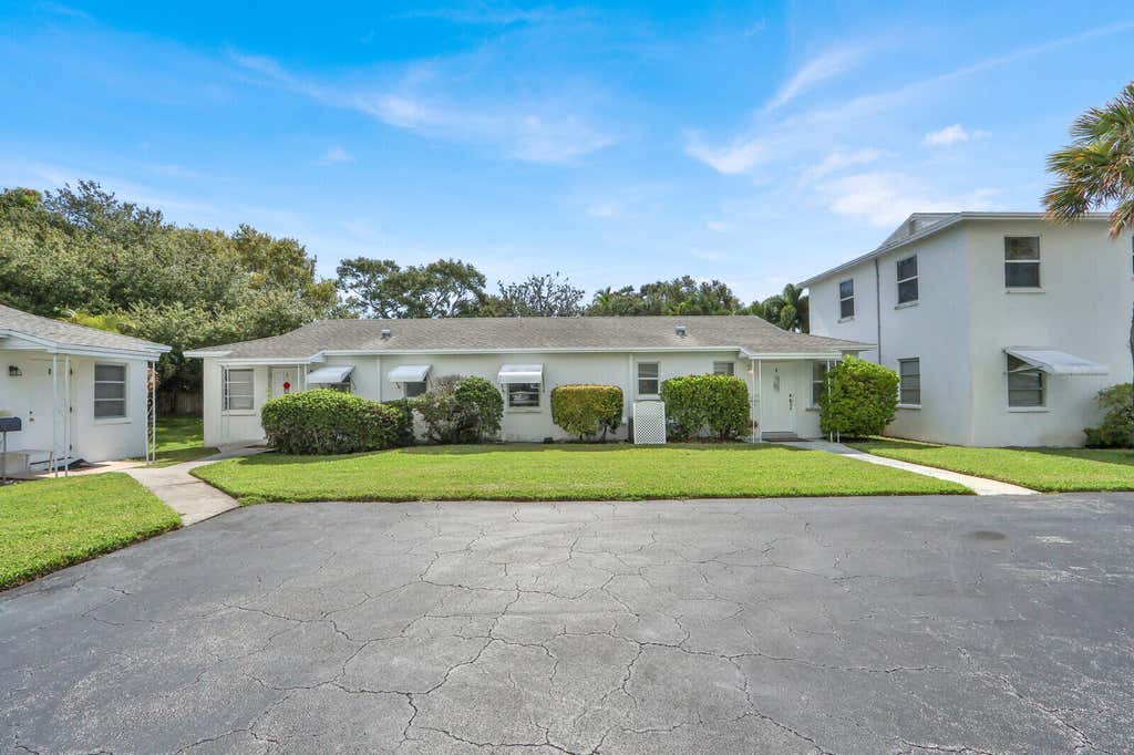 Photo of 10084 Meridian Way N #4, Palm Beach Gardens, FL 33410 (MLS # B26056542)