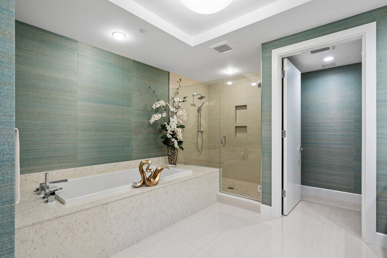 AZURE CONDO - Residential