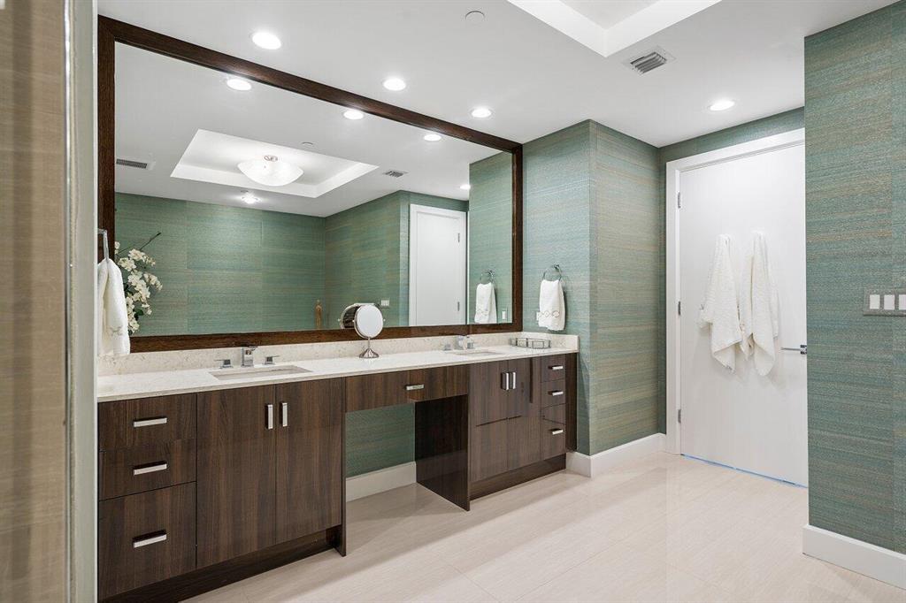 AZURE CONDO - Residential