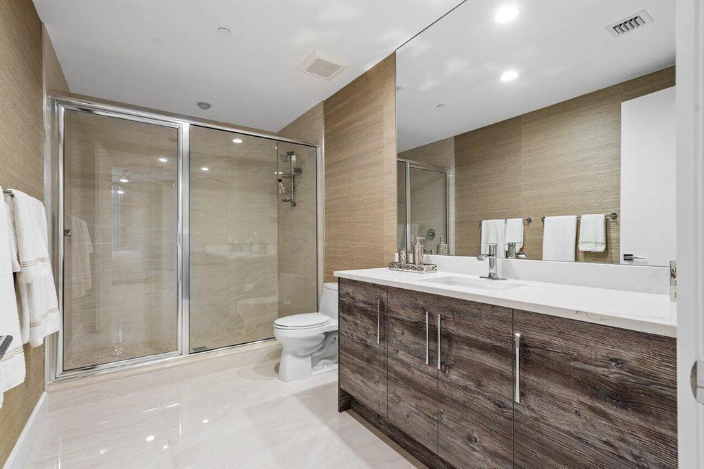 AZURE CONDO - Residential