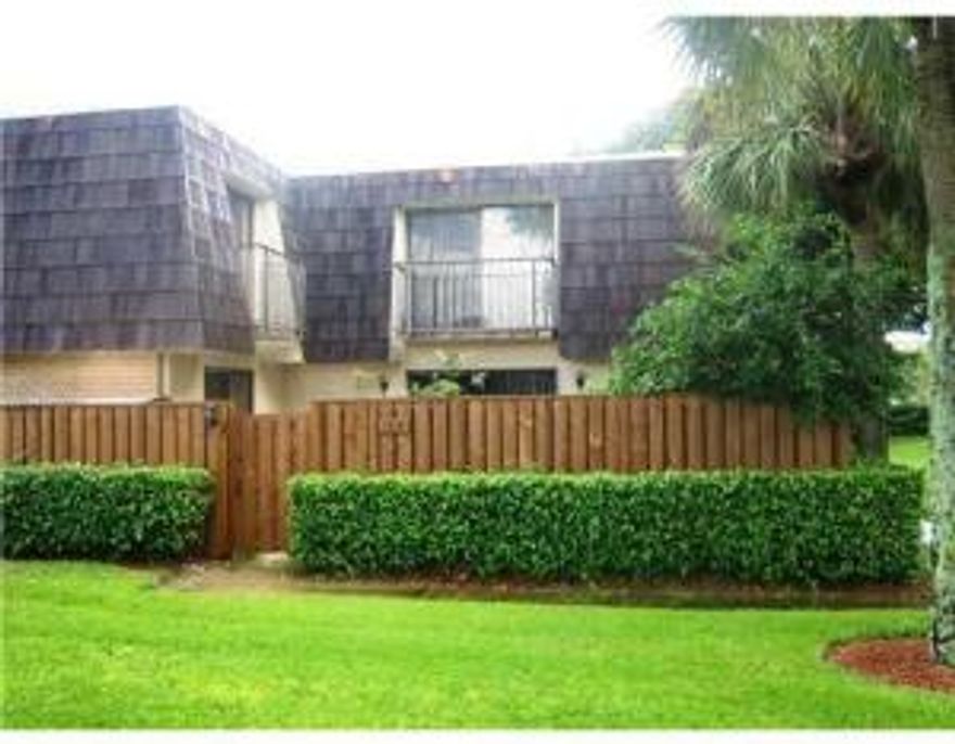 BEAUTIFUL TOWNHOUSE IN A WELL DESIRABLE AREA IN BOYNTON BEACH. CERAMIC TILE THROUGHOUT THE KITCHEN, HARDWOOD FLOORING ON THE REST OF THE FIRST FLOOR, STAIRS AND SECOND FLOOR. UPDATED KITCHEN WITH STAINLESS STEEL APPLIANCES AND A FULL SIZE PATIO FOR ENTERTAINMENT.
