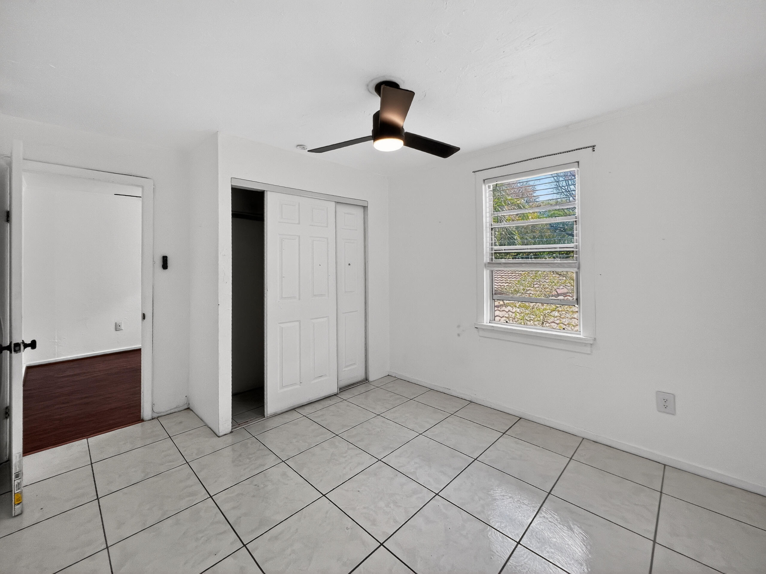 HOLLYWOOD - Residential Lease