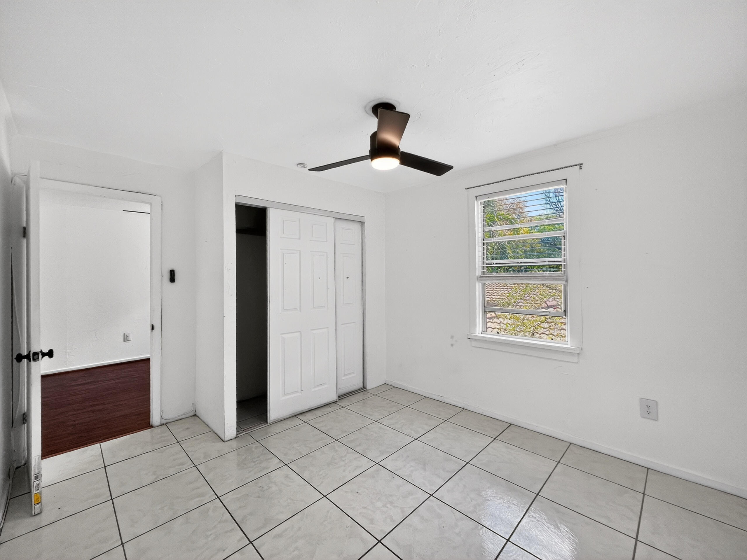HOLLYWOOD - Residential Lease