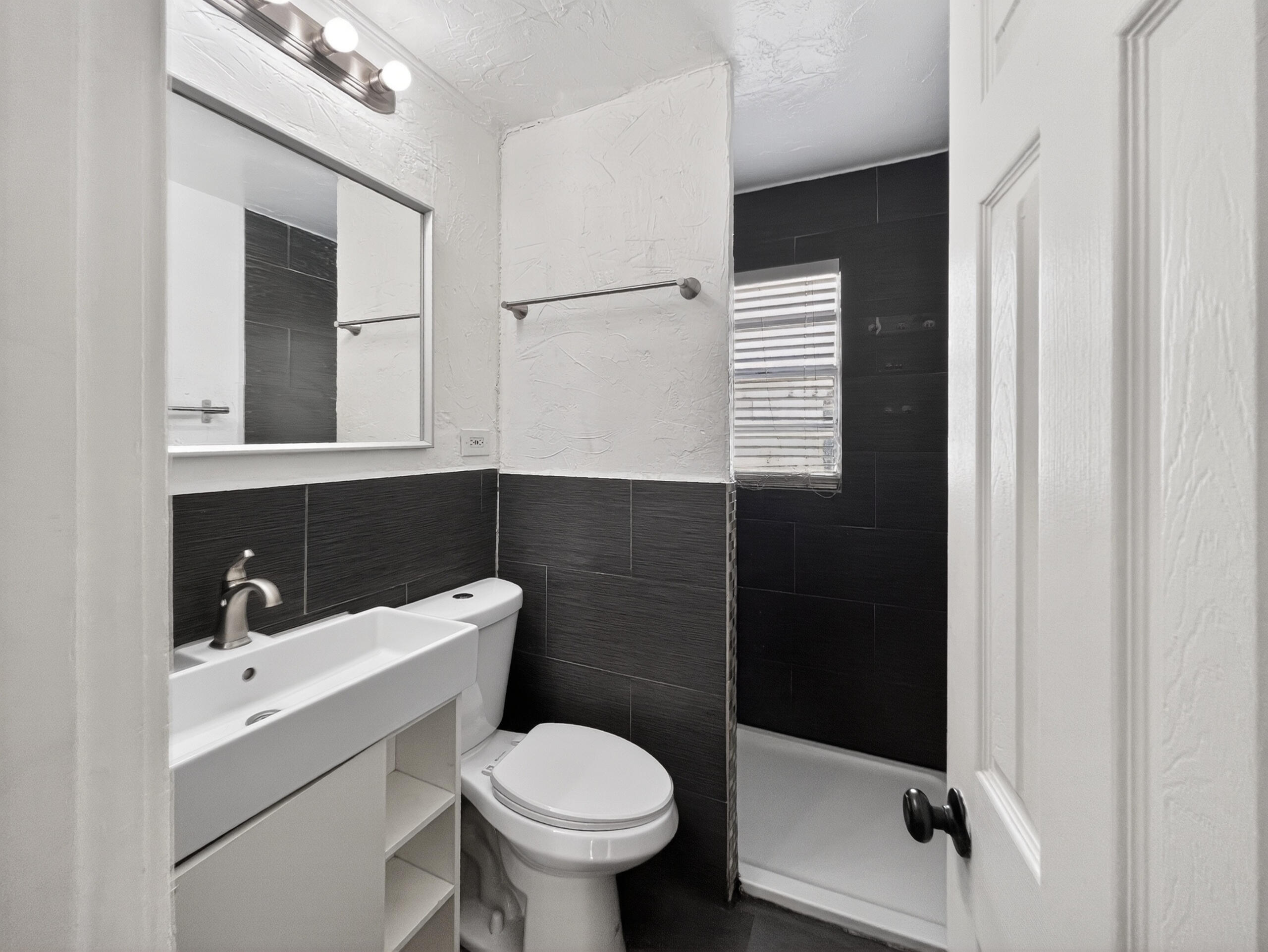 HOLLYWOOD - Residential Lease