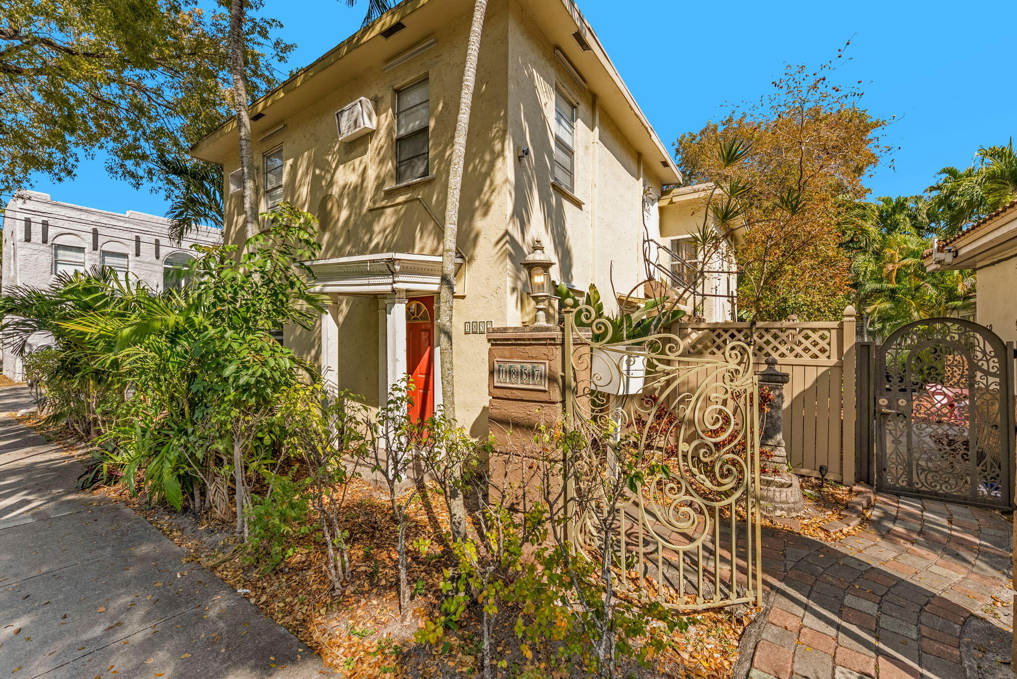 HOLLYWOOD - Residential Lease