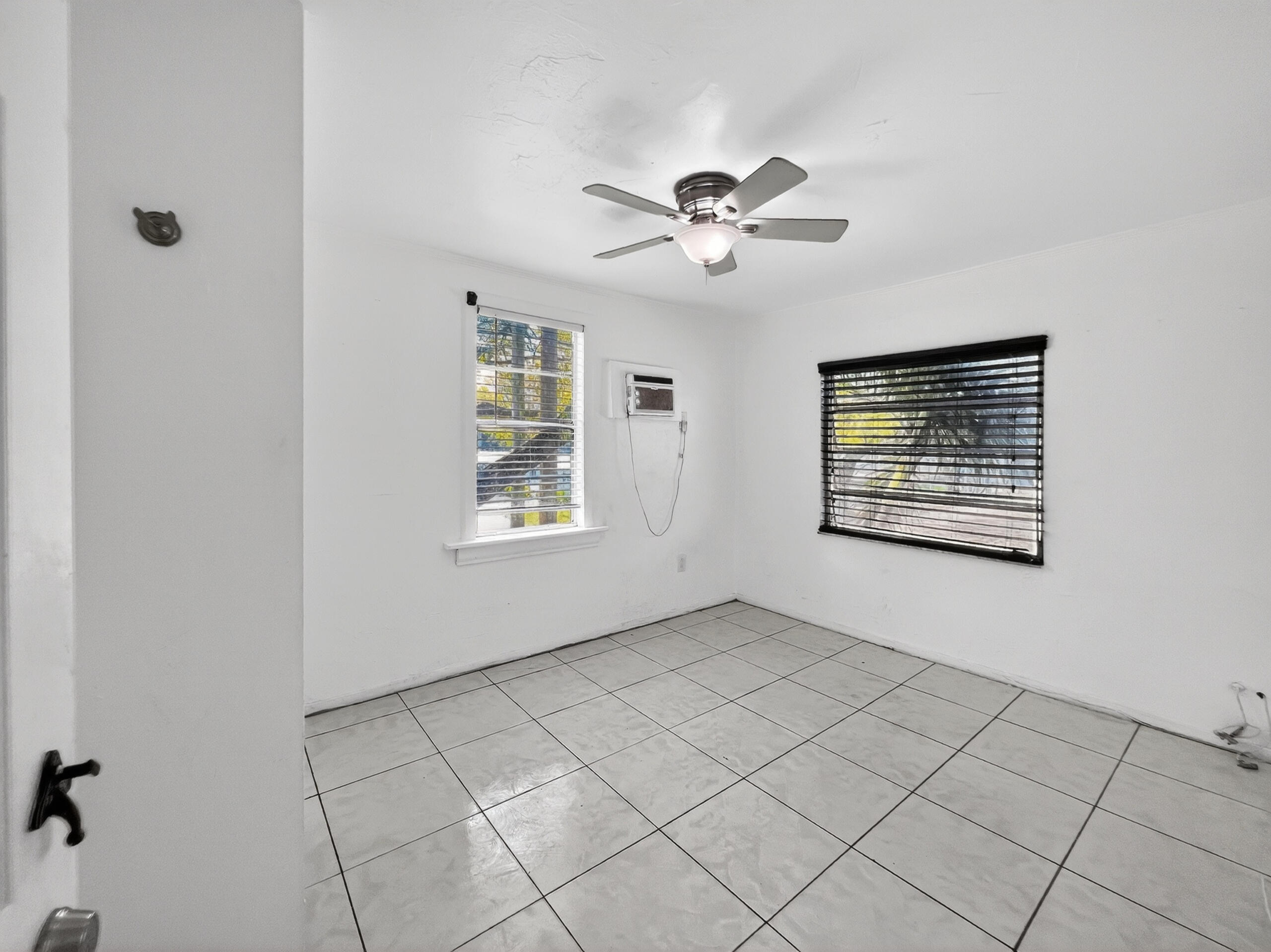 HOLLYWOOD - Residential Lease