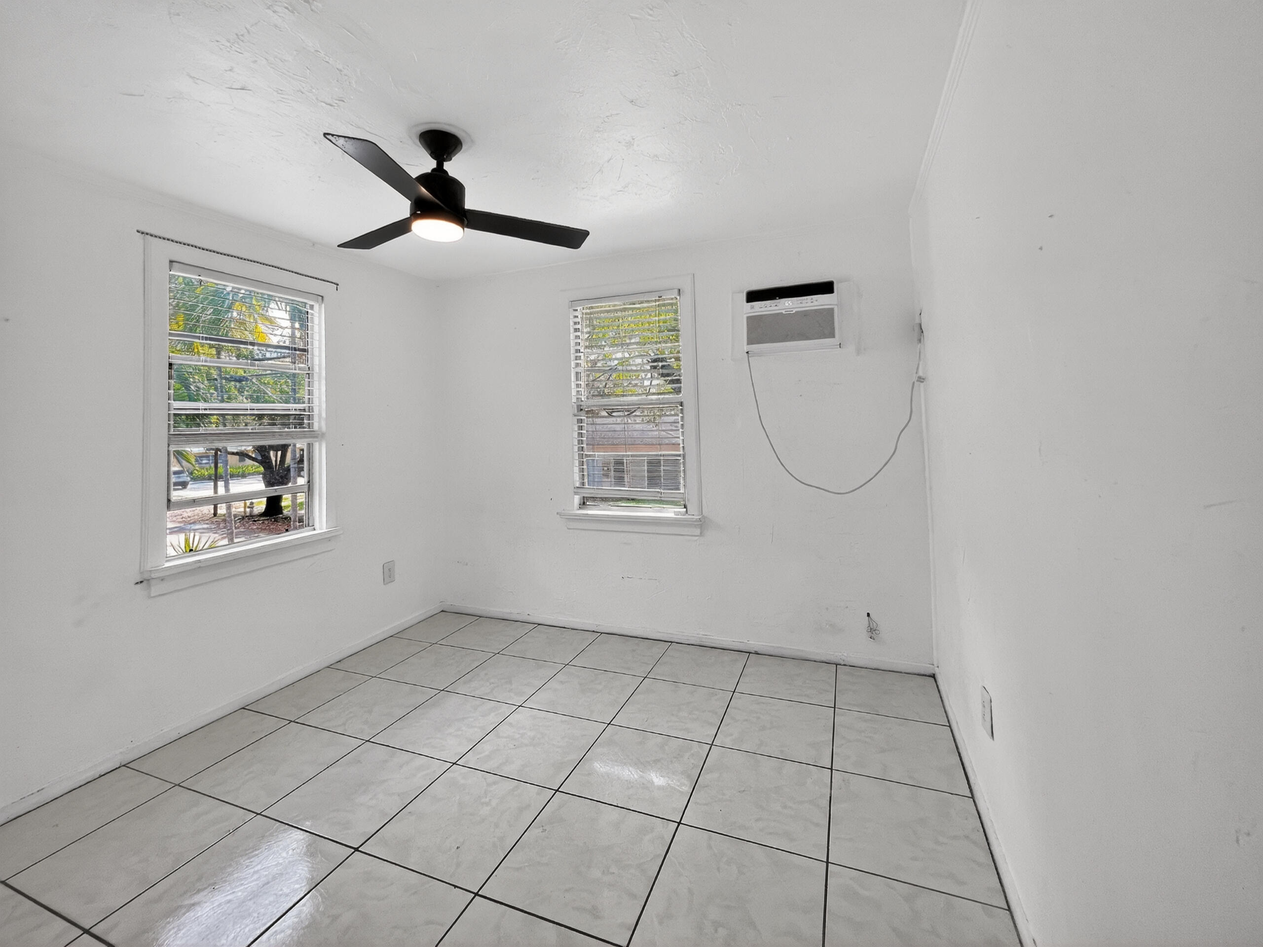 HOLLYWOOD - Residential Lease