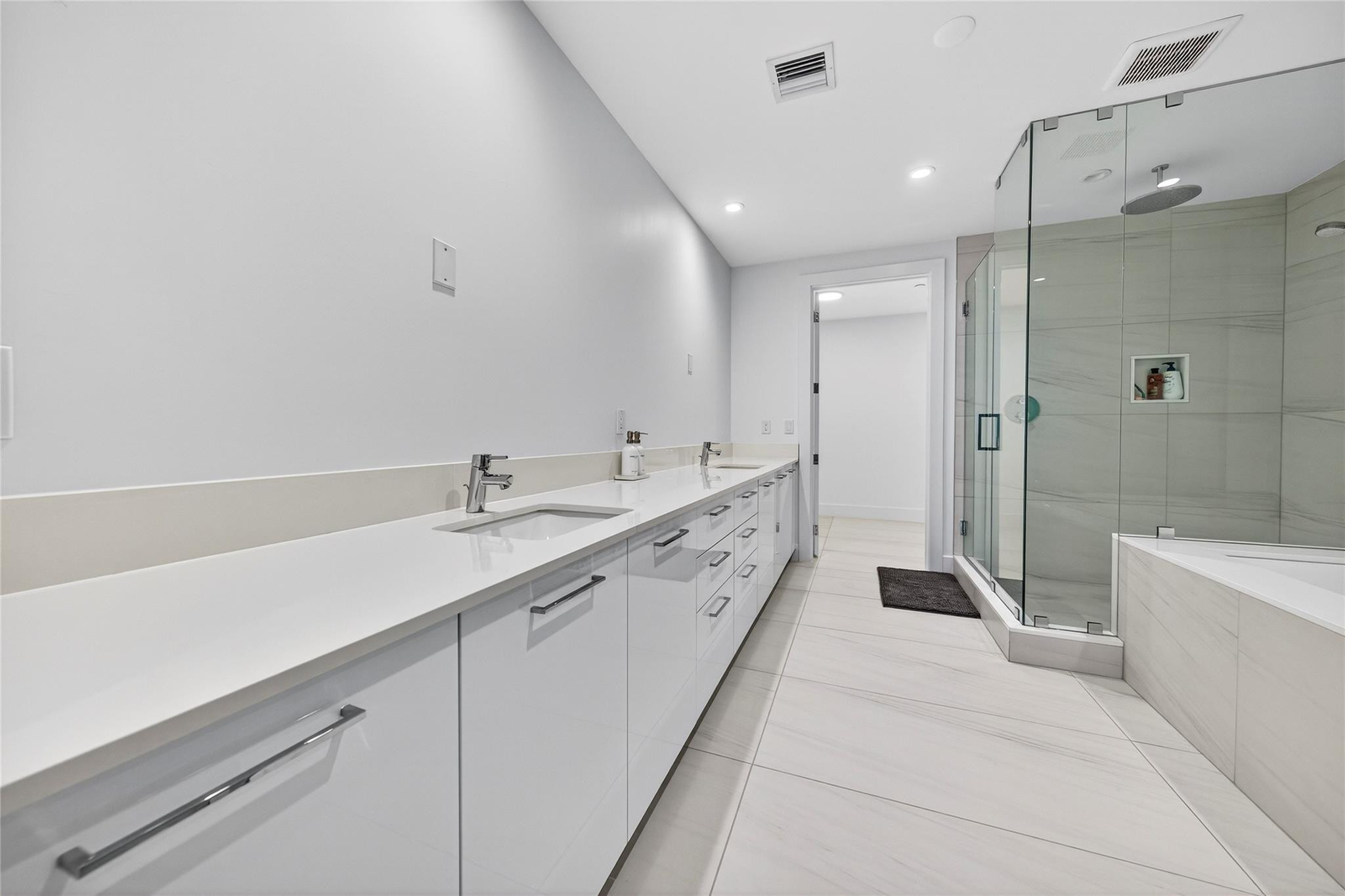 Selene Oceanfront - Residential Lease