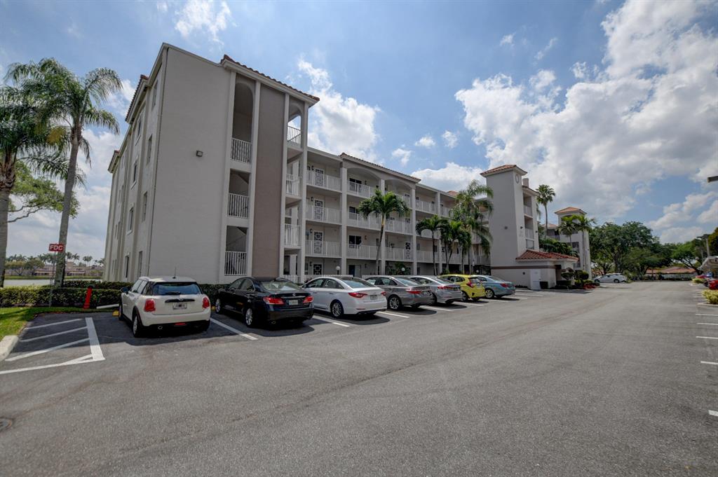 Photo of 6112 Huntwick Terrace #407, Delray Beach, FL 33484 (MLS # R10702962)