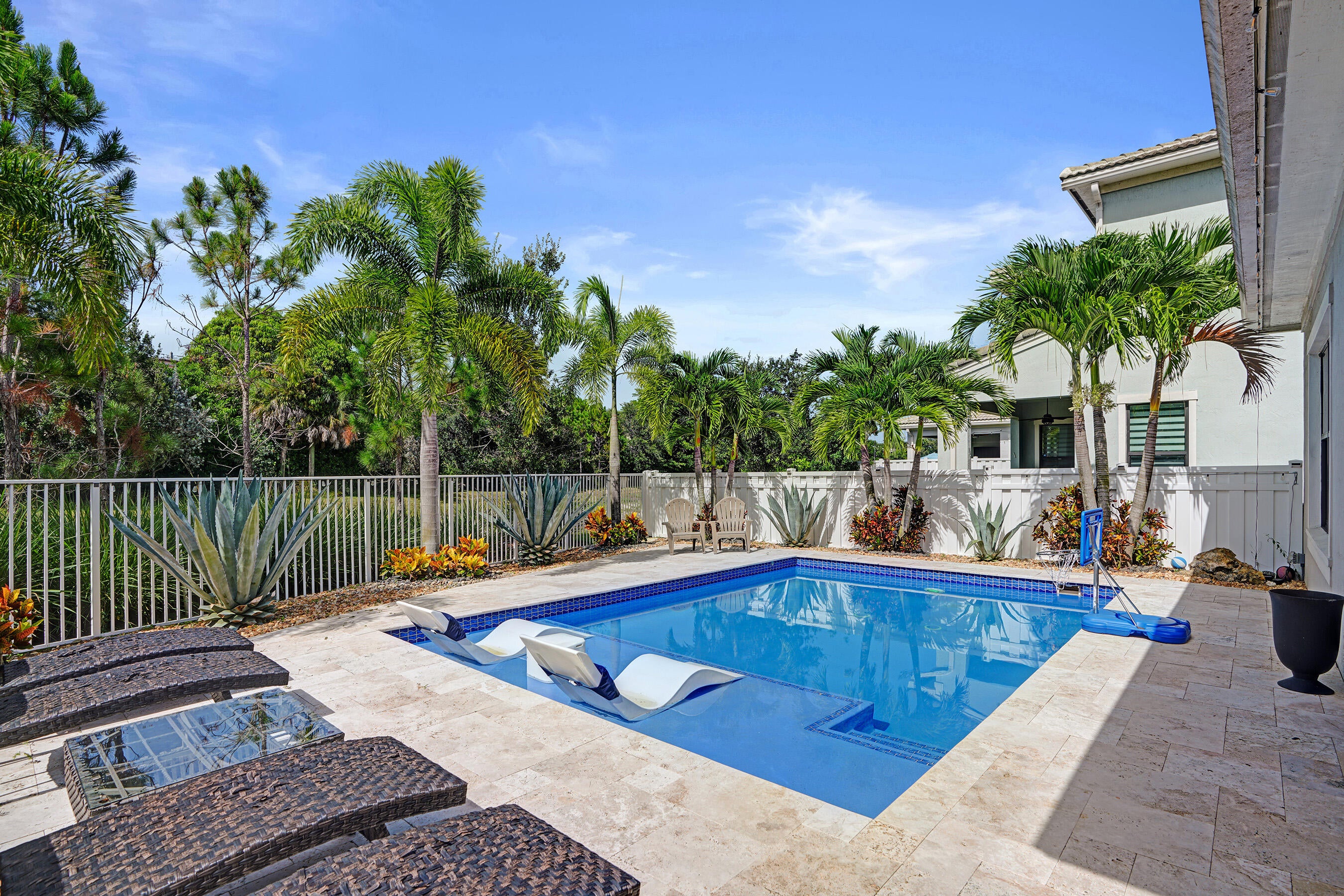 8655 NW 39TH Court
