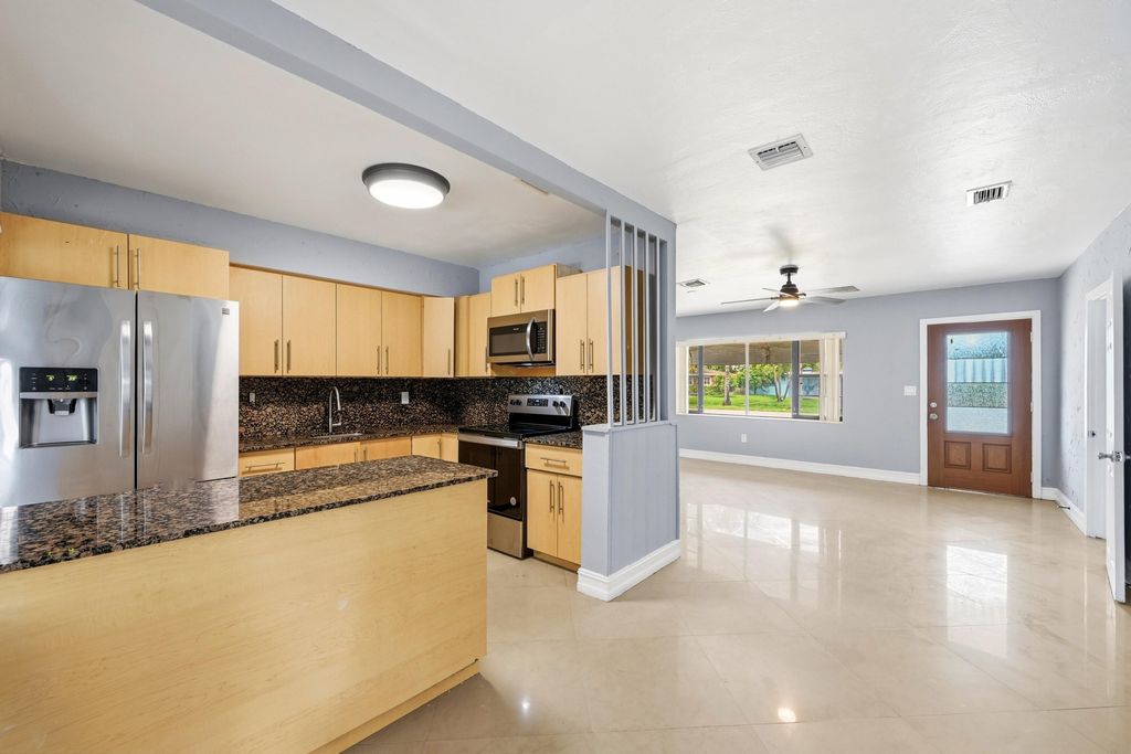 Photo of 740 E Evanston Circle, Fort Lauderdale, FL 33312 (MLS # B26044103)