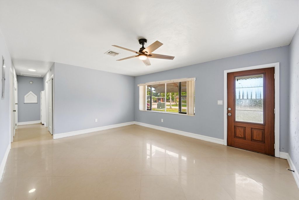 Photo of 740 E Evanston Circle, Fort Lauderdale, FL 33312 (MLS # B26044103)