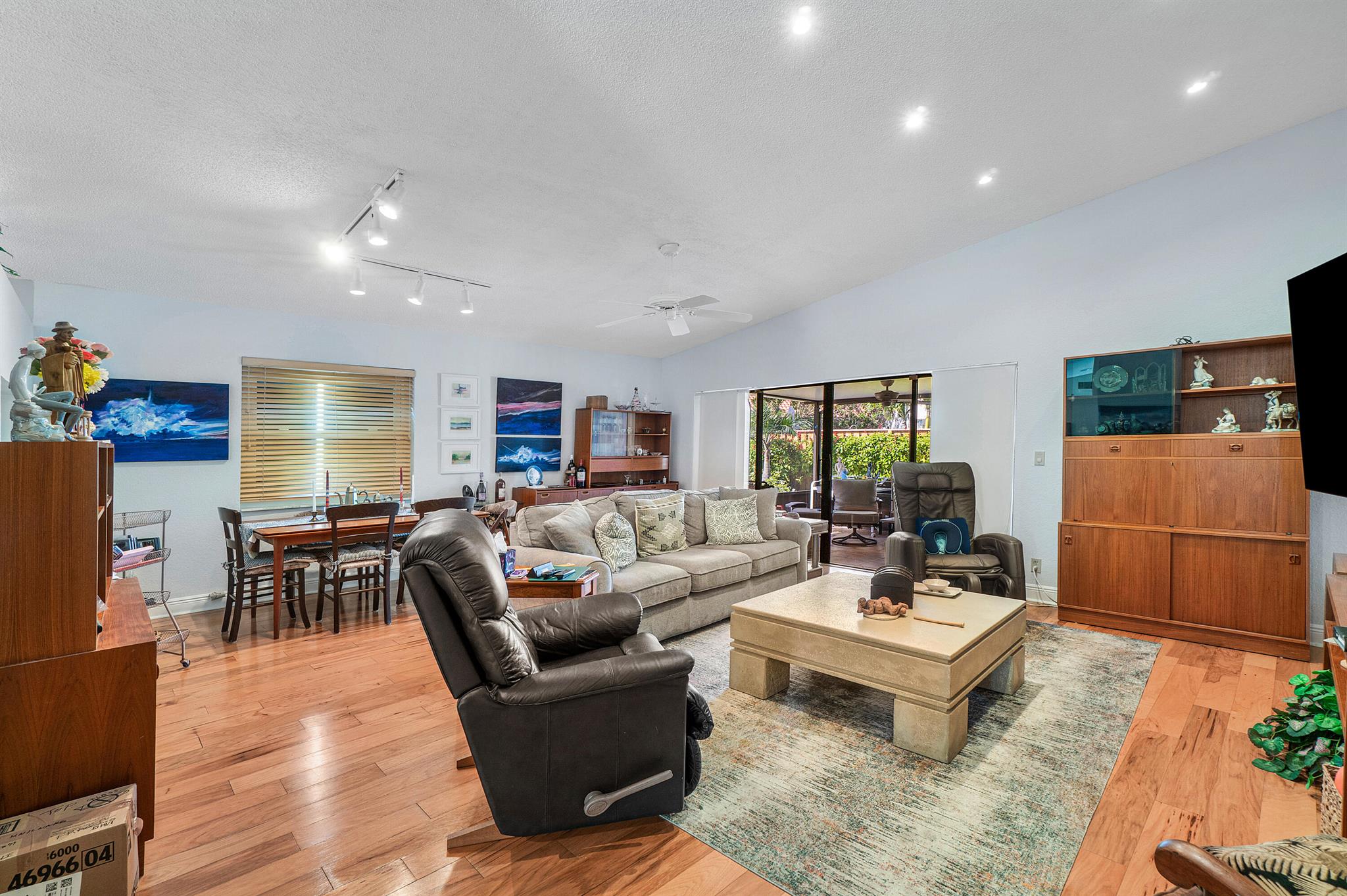 2674 La Lique Circle Circle