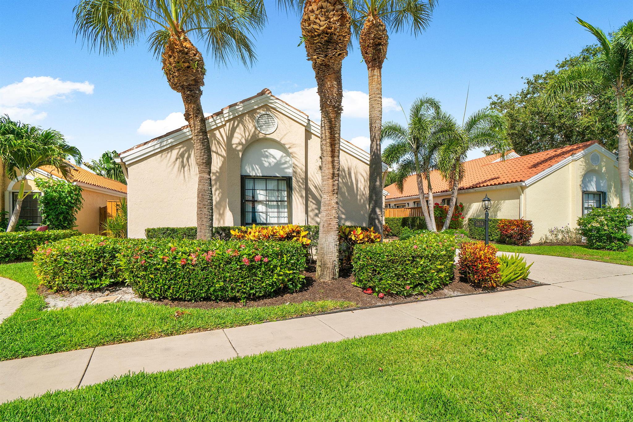 2674 La Lique Circle Circle