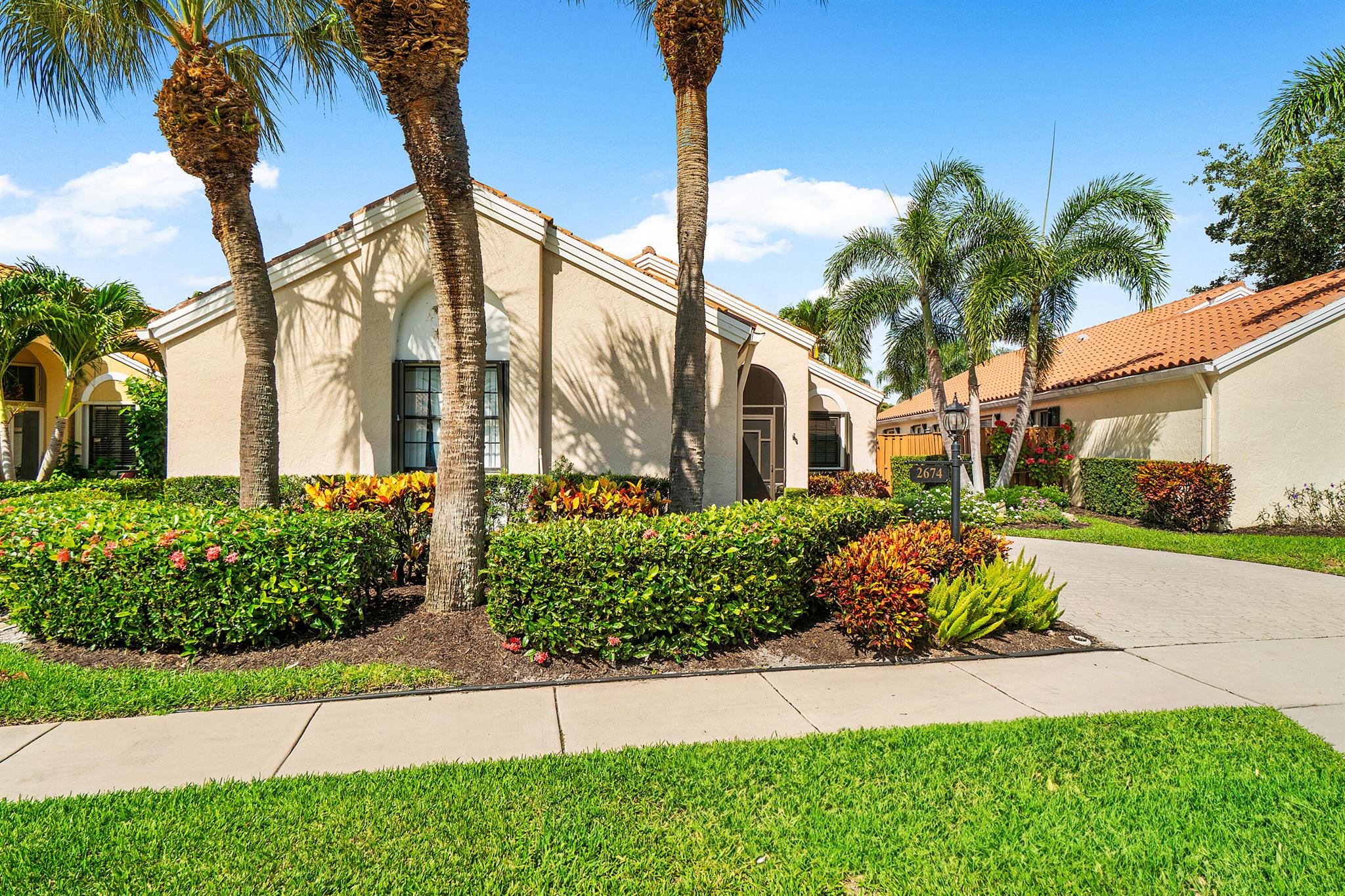 2674 La Lique Circle Circle