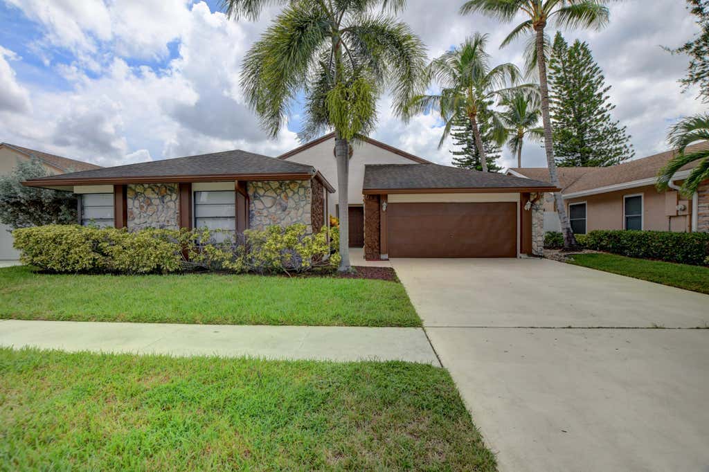 Photo of 20995 Country Creek Drive, Boca Raton, FL 33428 (MLS # R11003803)